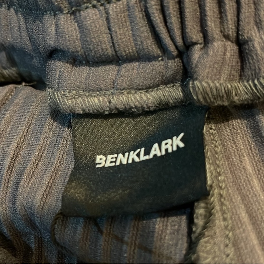 BENKLARK OFF COURT PLEATED PANTS GREY NWT - Picture 4 of 5